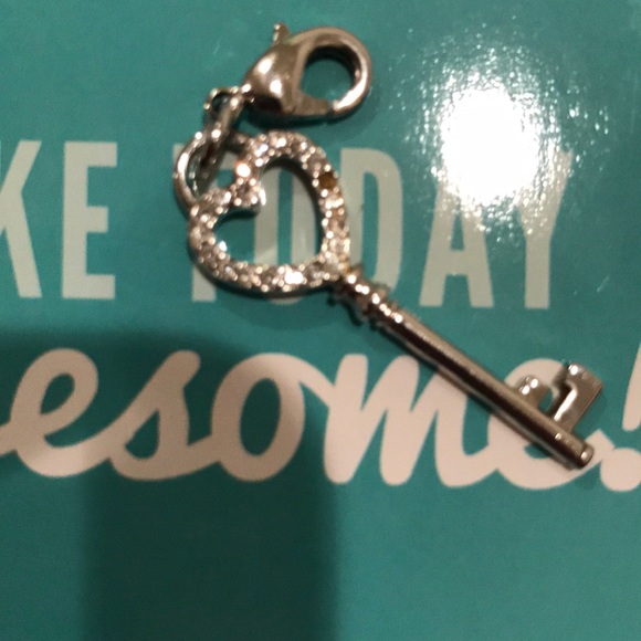 Origami owl dangle heart key charm - Picture 2 of 3